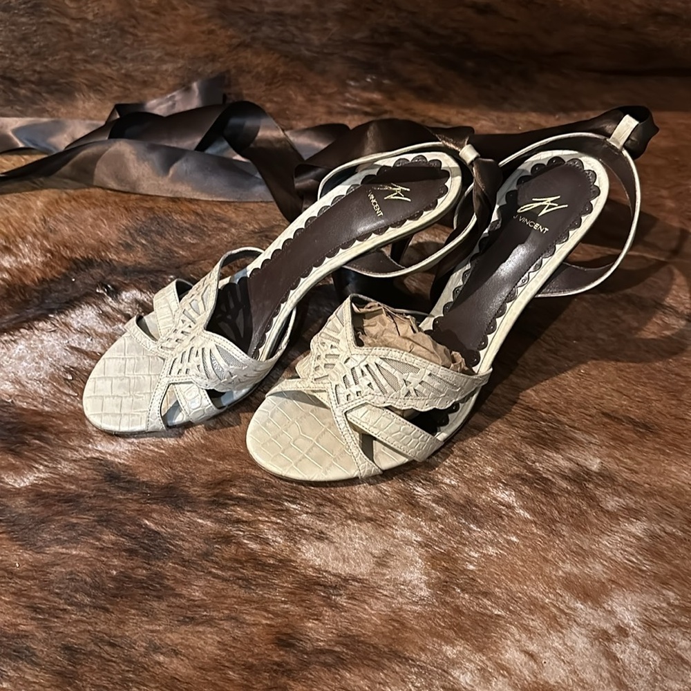 J Vincent Butterfly Lace-Up Sandal Sz. 8.5 - Picture 3 of 6